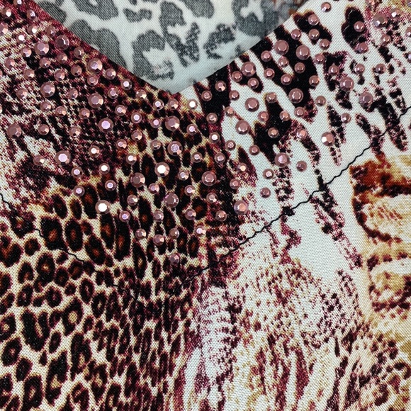 Rockmans - Animal Print Blouse with sparkly detailing on V neckline - Size 20 - Picture 4 of 7